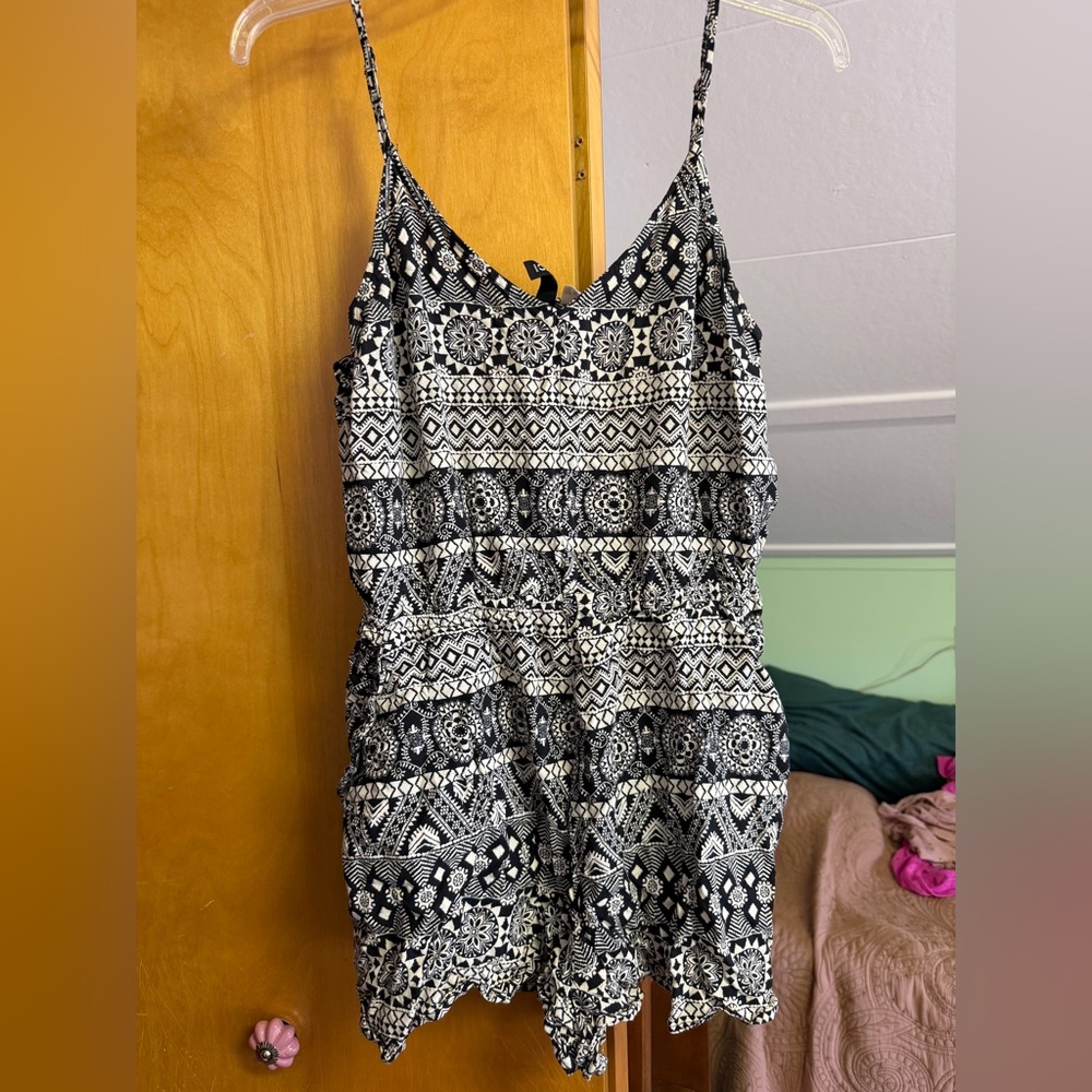 H&M Black and White Geometric Romper, size 10